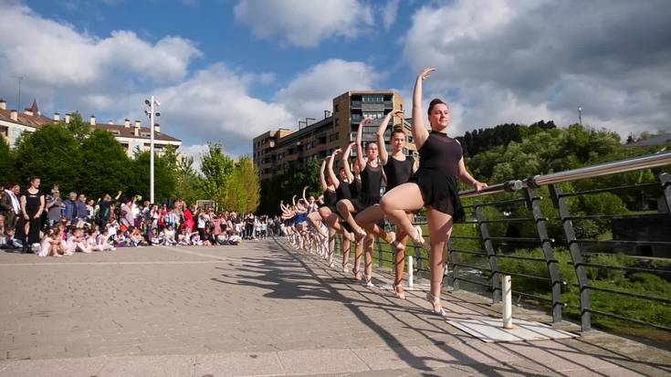 Igartzako Barandilla ballet ikuskizuna egin zuten Beasainen