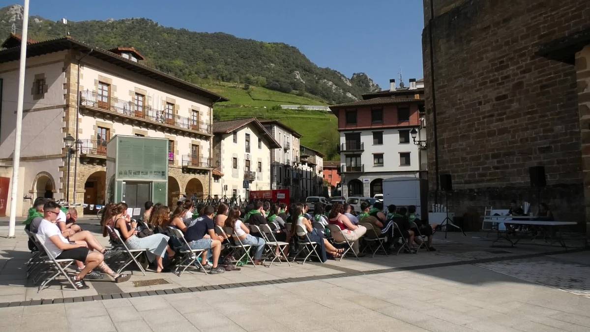 'Gaztetxeak zertarako' hitzaldia eskaini zuten Goierriko Gazte Asanbladen topaketen lehen egunean