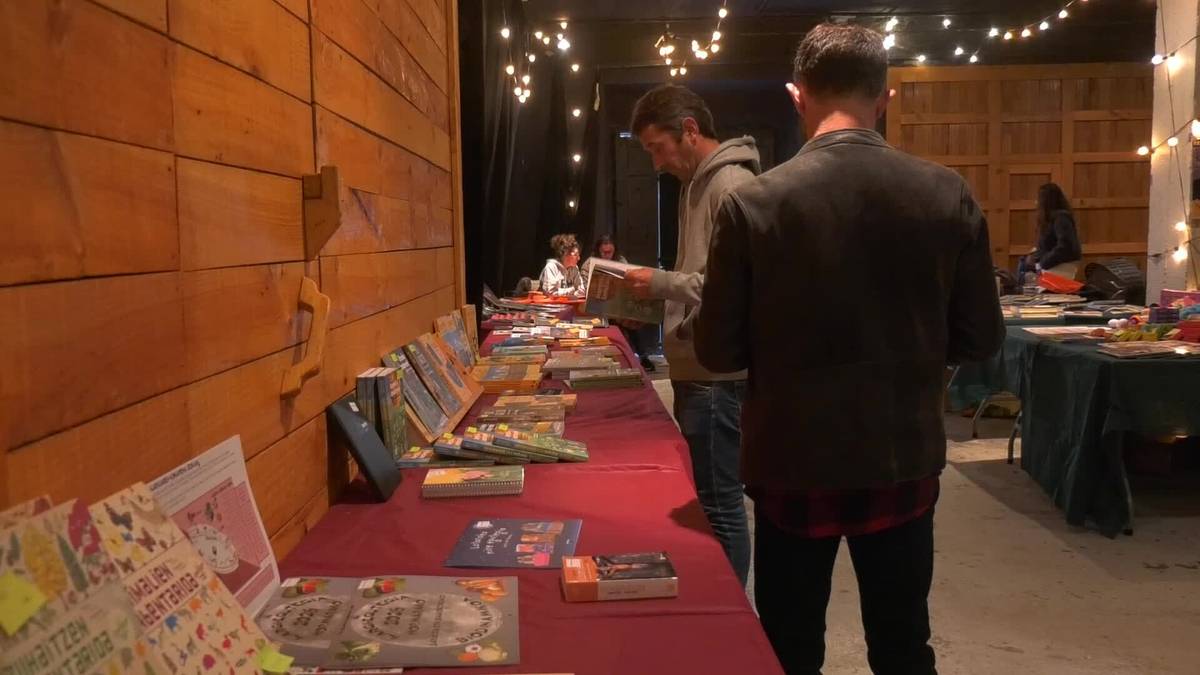 Liburu eta disko azokan erosiz, segurarrek euskal kultura babestu dute