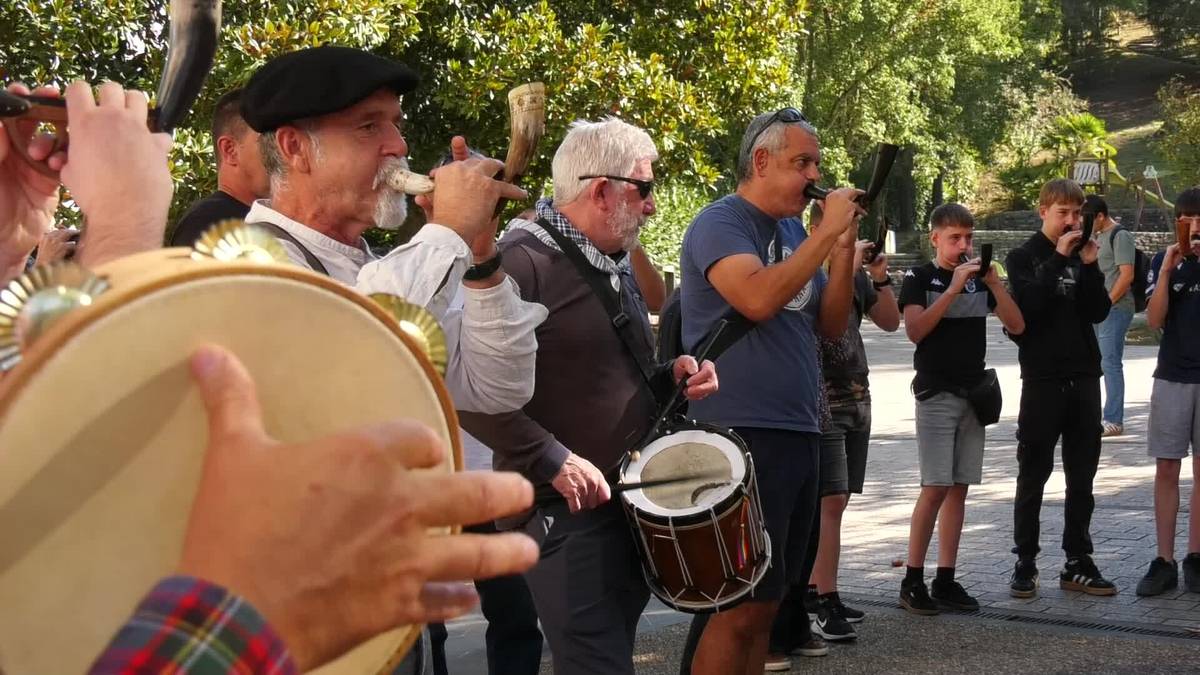 Albokaren edertasuna erakutsi zuten herrian zehar albokariek Baserritarren Eguneko topaketan