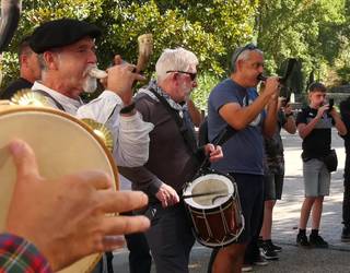 Albokaren edertasuna erakutsi zuten herrian zehar albokariek Baserritarren Eguneko topaketan