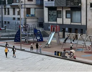 Euskarazko jolasak parkera itzuliko dira Parketarrak egitasmoarekin