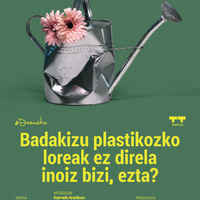 Badakizu plastikozko loreak ez direla inoiz bizi izan, ezta?