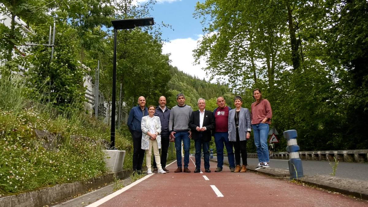 Eguzki-energiaz hornitua, Legorreta eta Itsasondo arteko bidegorriaren argiztapen berria martxan