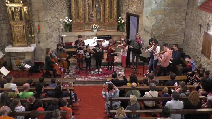 Sokazko instrumentu eta soinu kontzertua eskaini zuen Lazkao Txiki Musika Eskolak San Prudentzio ermitan