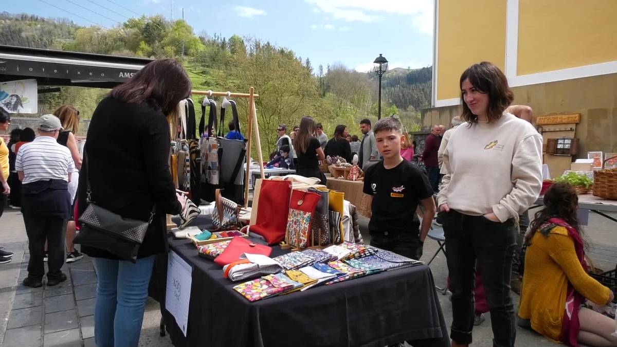 Herritarren elkargune eta bertako produktuen saltoki bihurtuko dute plaza igandean