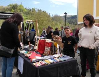 Herritarren elkargune eta bertako produktuen saltoki bihurtuko dute plaza igandean