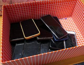 Astebetez mugikorrik gabe egongo dira Jakintza Ikastolako 9 ikasle "no phone challenge" ekimenaren baitan