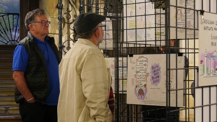 Zaintza Mahaiak antolatutako entzute komunitarioko saioan jasotakoak erakusketa moduan plazaratu dituzte