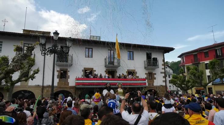 Lazkaoko Ikastolaren eskutik lehertu da festa
