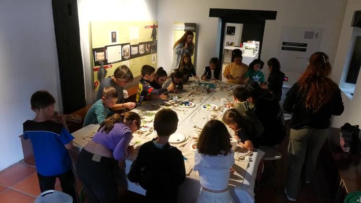 Zumalakarregi Museoak “Burdinaren koloreak” txangoa eta tailerra antolatu du familientzako