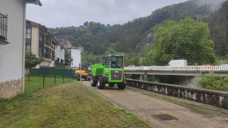 Ibai-Ondo pasealekuko zoladura aldatzeko lanak hasi dituzte