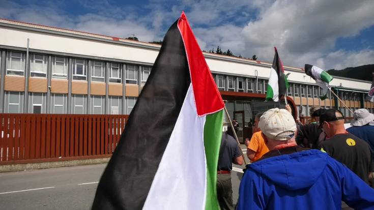 Palestinari elkartasuna adierazi eta CAFi Jerusalemgo proiektua uzteko eskatu diote elkarretaratze batean