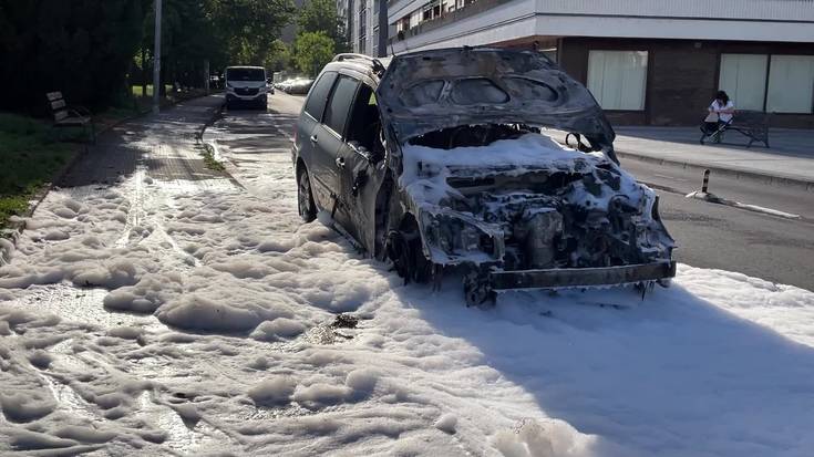 Ordiziako Joseba Rezola kalean aparkatuta zegoen auto batek su hartu zuen ostegunean