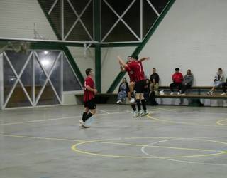 Maila altua erakutsiz, 9 - 1 menderatu zuen Bilkoin Basabek partida