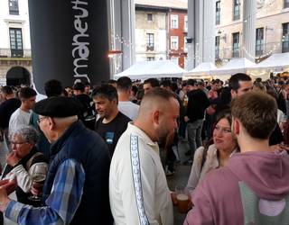 Garagardozaleek bete zuten plaza larunbat arratsaldean