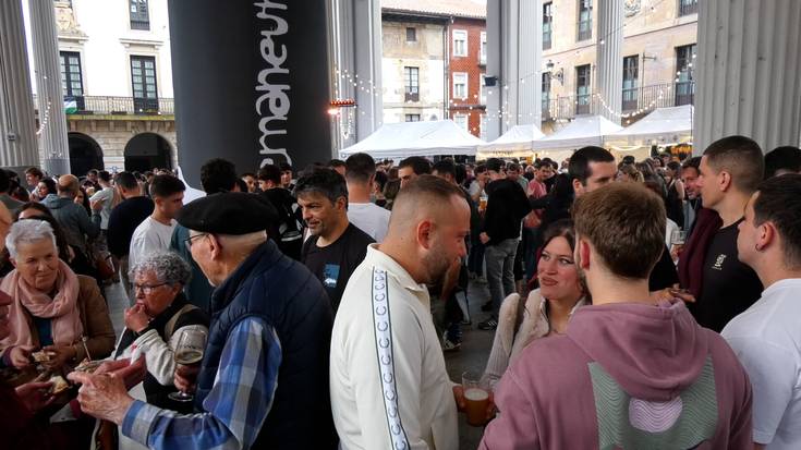 Garagardozaleek bete zuten plaza larunbat arratsaldean