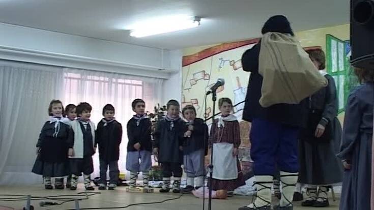 Olentzeroren bisita Murumendi ikastetxera [2005-12-22]