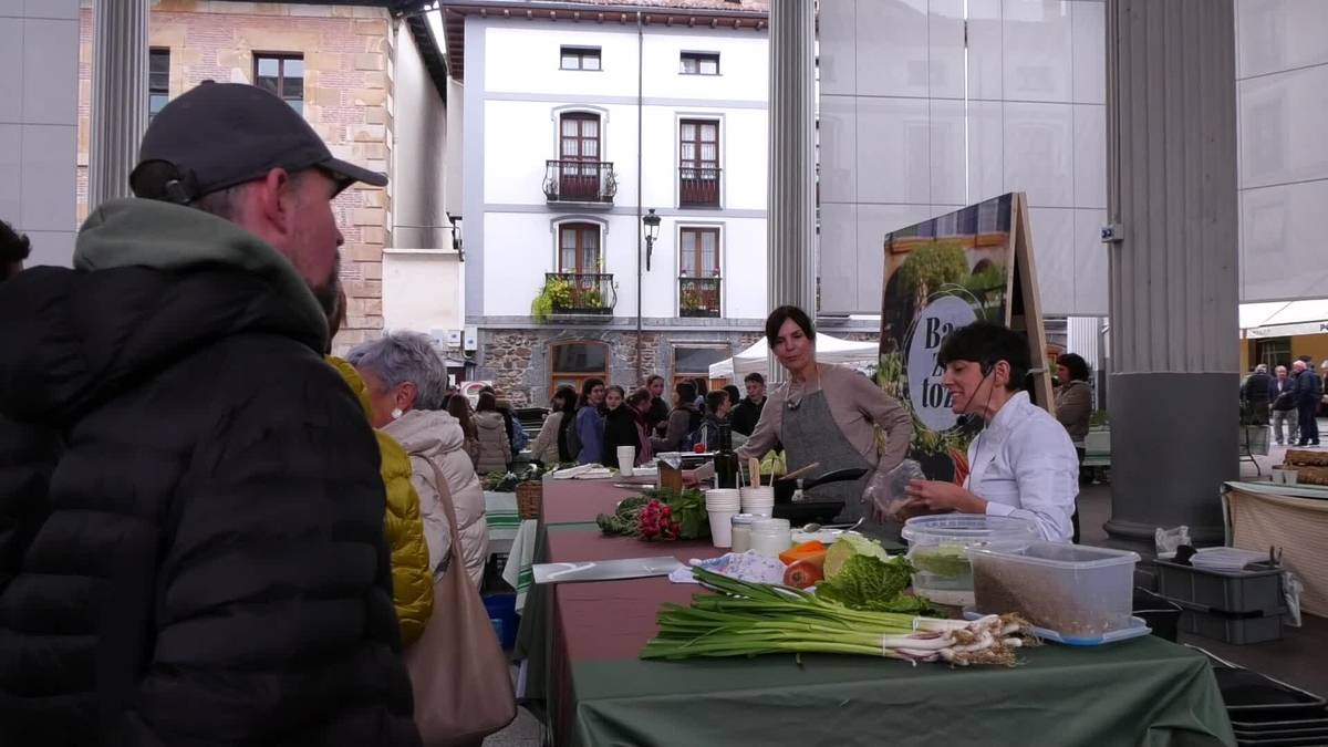 Tailer bat burutu dute Ordiziako azokan bertako eta garaiko produktuak kontsumitzearen onurak azpimarratuz
