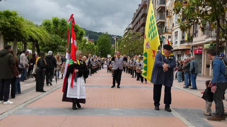 Beasaingo helduen danborrada ospatu zen larunbatean