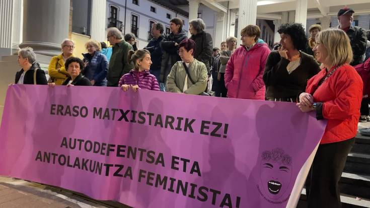 Sarrigurengo hilketa matxista salatzeko elkarretaratzeak egin dira Goierrin