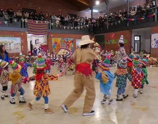 Inauteriek Jakintza Ikastola koloreztatu zuten ostiralean