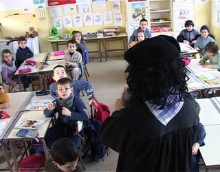 Olentzero Lazkaoko Ikastolako ikasleekin [2003-12-18]