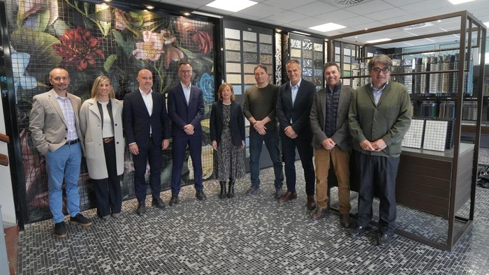 Eider Mendoza diputatuak lan bilerak izan ditu Ezarri enpresako ordezkariekin eta Lazkaoko alkatearekin