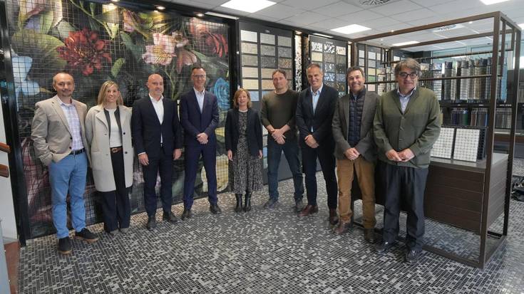 Eider Mendoza diputatuak lan bilerak izan ditu Ezarri enpresako ordezkariekin eta Lazkaoko alkatearekin