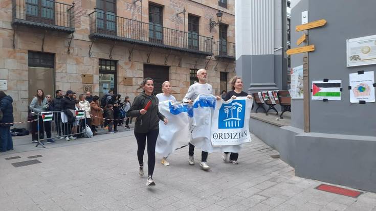 ORDIZIAN ELKARTEA KROS SOLIDARIOAREKIN BAT