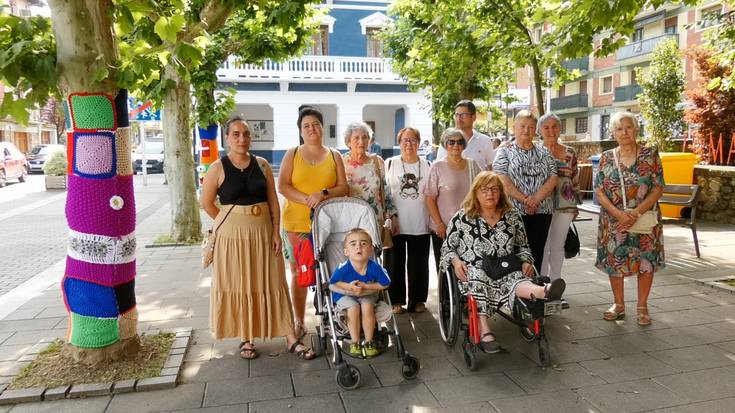 Ormaiztegiko jostunek aurten egindako lanak aurkeztu dituzte