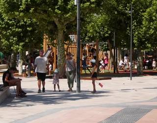 Mugikortasun aktiboa, jasangarritasuna eta naturalizazioa ardatz dituen Barrendain plaza erabiltzen ari dira beasaindarrak