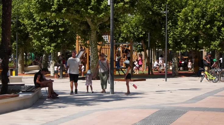 Mugikortasun aktiboa, jasangarritasuna eta naturalizazioa ardatz dituen Barrendain plaza erabiltzen ari dira beasaindarrak