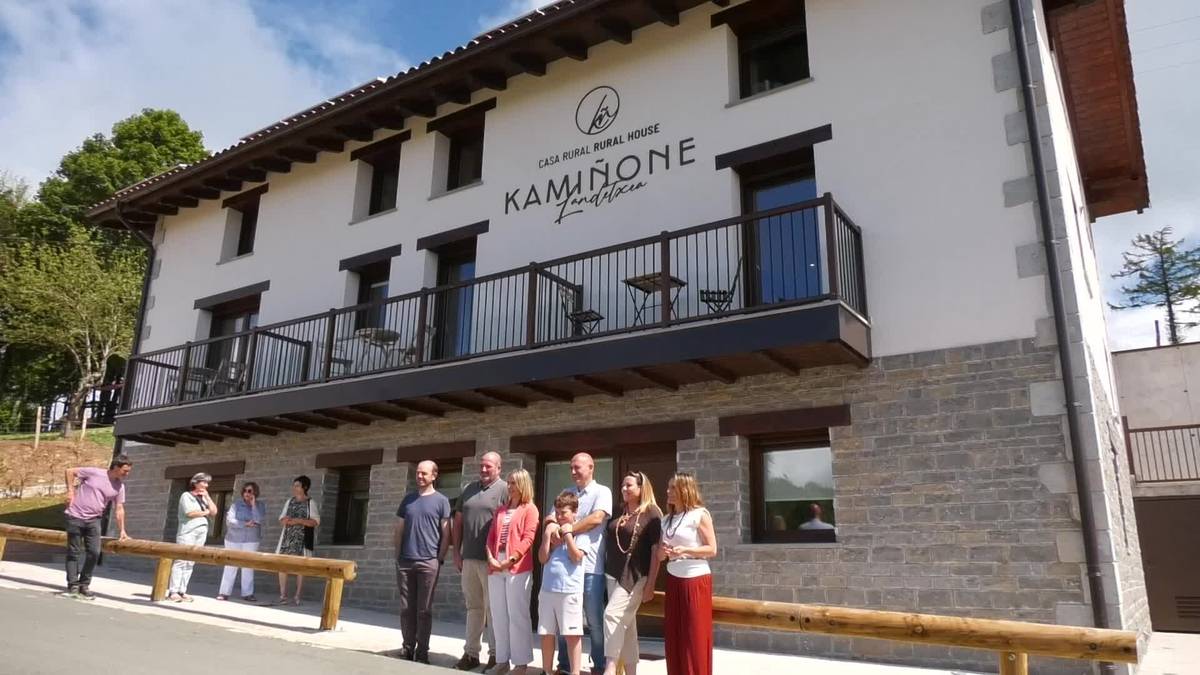 Kamiñone landetxea inauguratu dute Mandubia gainean