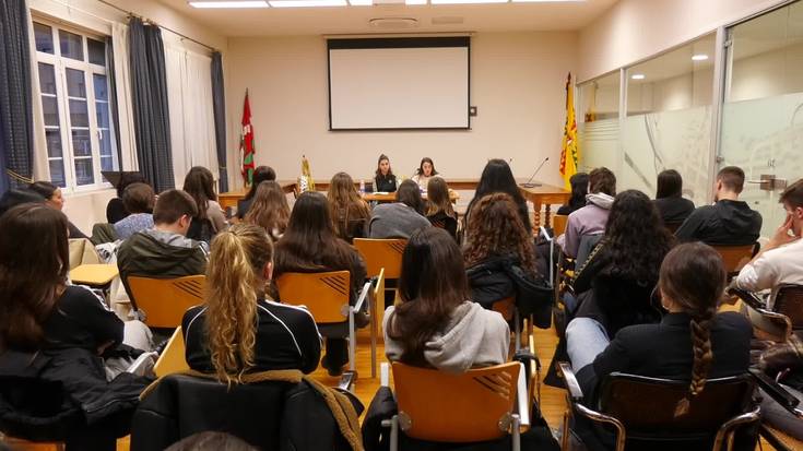 Emakumeen fronte iraultzailea sortu nahi du Itaiak martxoaren 8aren testuinguruan