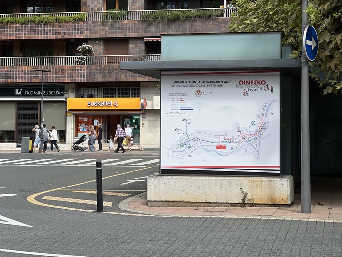 'Oinezko Metroa' ikusgai Barrendain plazan