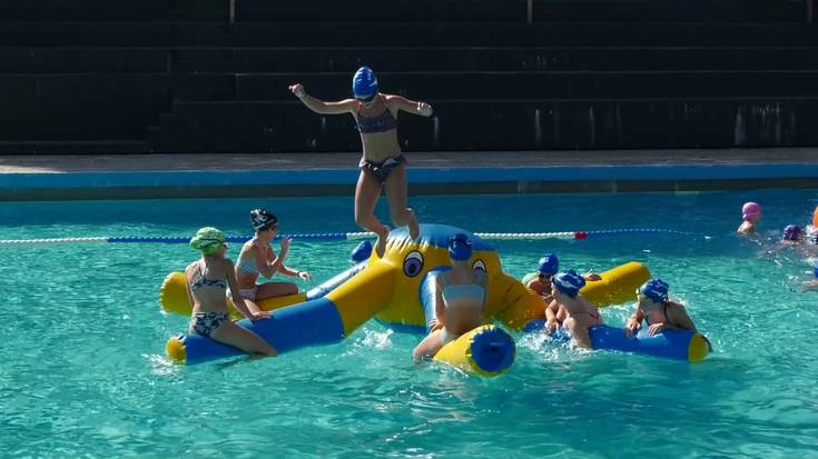Igeriketa taldeak antolatutako ur jolas eta puzgarriekin uda agurtzen hasi dira