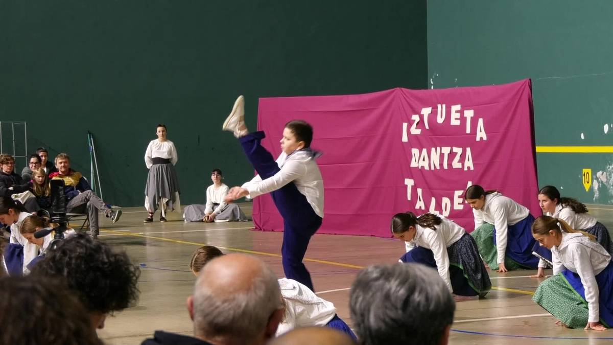 Zaldibia, Legorreta, Ibarra eta Anoetako dantzariak izan ziren Herriarteko Dantzari Gazteen Topaketan