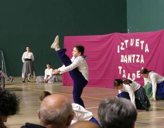Zaldibia, Legorreta, Ibarra eta Anoetako dantzariak izan ziren Herriarteko Dantzari Gazteen Topaketan