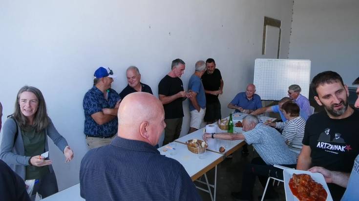 Etxeko sagardoen bueltan, herri giroa piztuz