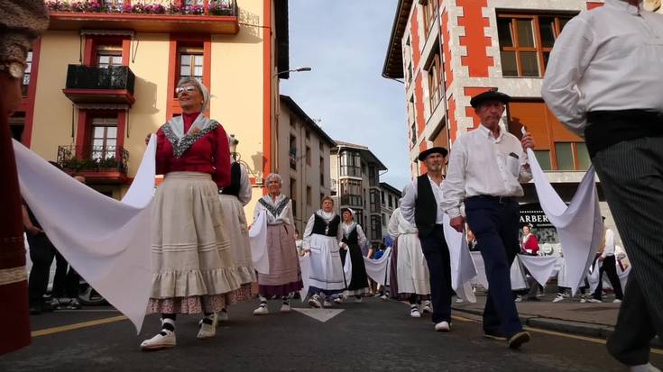 100 dantzari eta dozena bat musikari Ordiziako Zortzikoko 5. edizioan