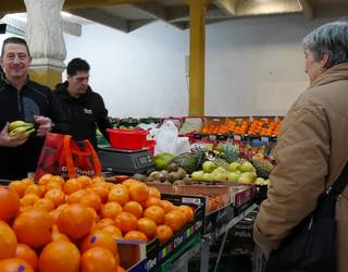 Garaiko produktuak eta Markinezek sukaldatutako krepak astearteroko azokaren itzuleran