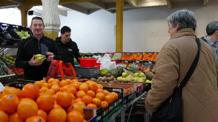 Garaiko produktuak eta Markinezek sukaldatutako krepak astearteroko azokaren itzuleran