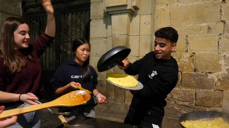 Patata tortilla txapelketak 200 lagun elkartu zituen ostiral iluntzean
