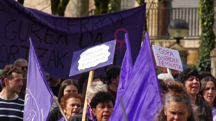 Ozen entzun ziren Emakumearen Nazioarteko Eguneko aldarriak bailarako manifestazioan