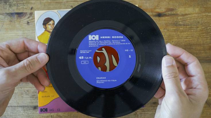 'Enarak' dokumentala gaur, Usurbe Antzokian