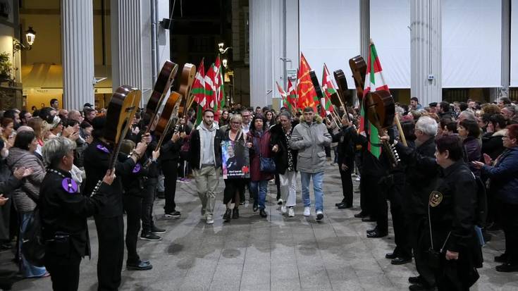 Plaza lepo Erramun Amundaraini azken agurra emateko