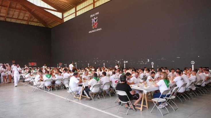 San Gregorio zuriz margotu da ostiralarekin