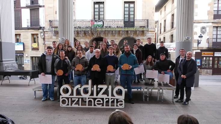 Ordiziako kirol sarietan herriko kirolarien ibilbidea aitortu dute
