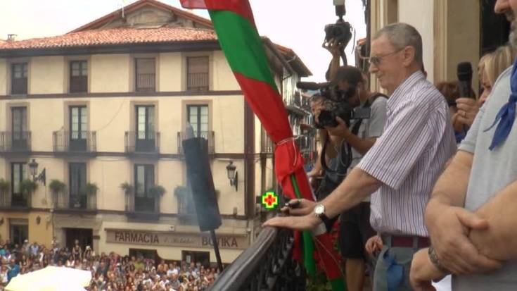 Miguel Calvilloren eskutik txupinazoarekin hasi dira Santa Ana jaiak